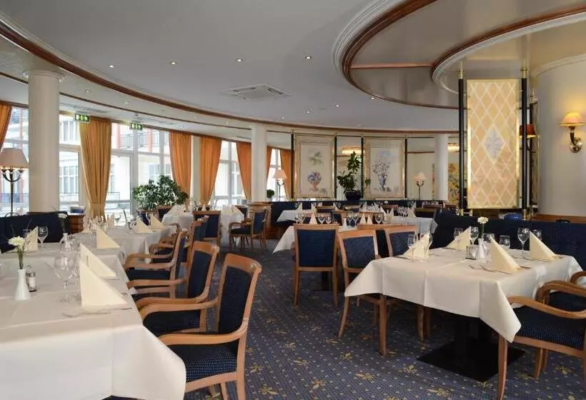 Отель The Monarch