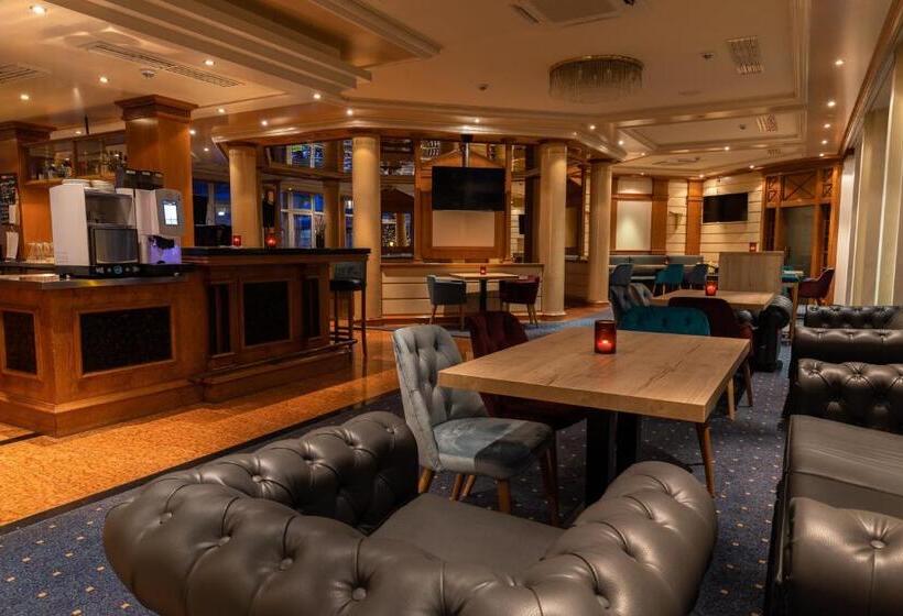 ホテル The Monarch