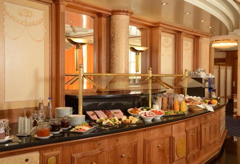 ホテル The Monarch