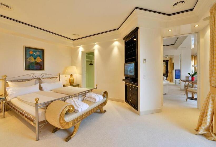 ホテル The Monarch