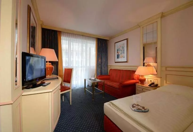 Отель The Monarch