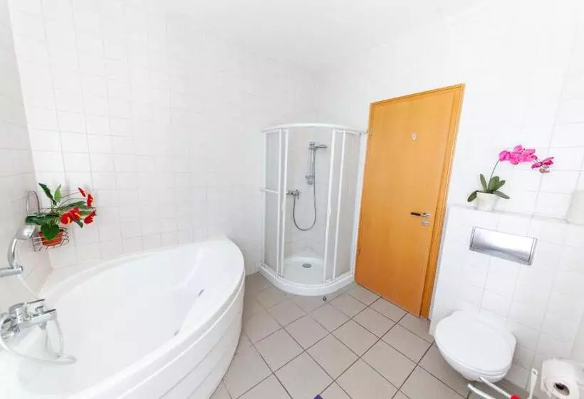 Hotelli Und Appartementhaus Rheden