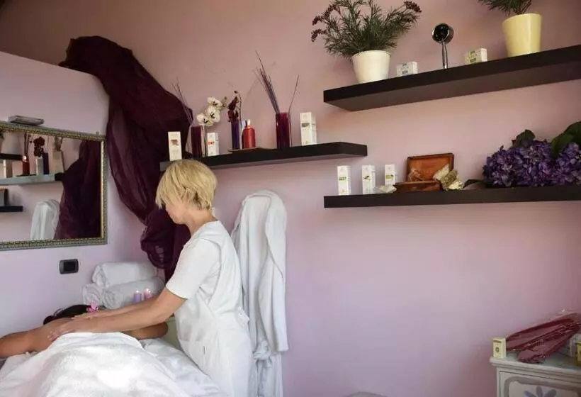 בית מלון כפרי Borgo Sant Ippolito Country