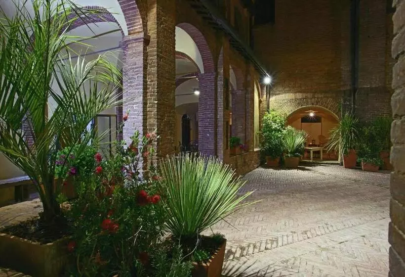 هتل Il Chiostro Del Carmine