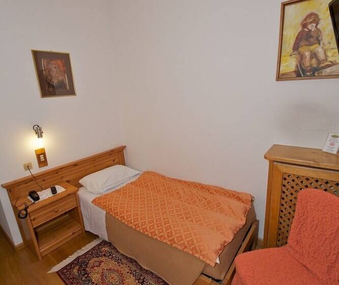 בית מלון כפרי Montana