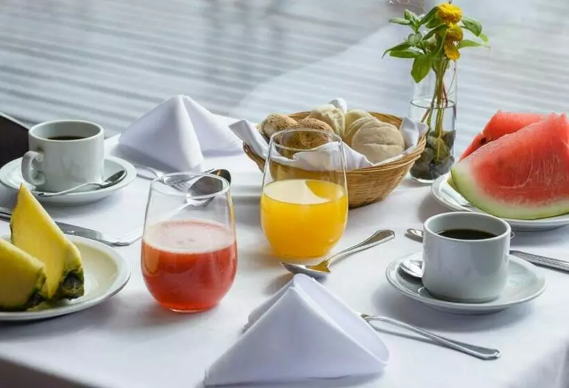 Xelena Hotel & Suites