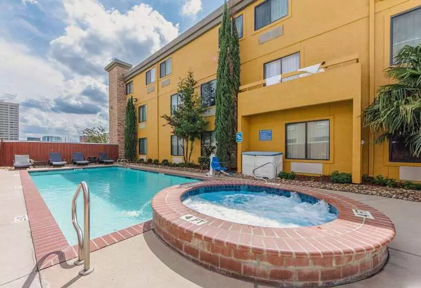 בית מלון כפרי Comfort Inn Dallas Park Central