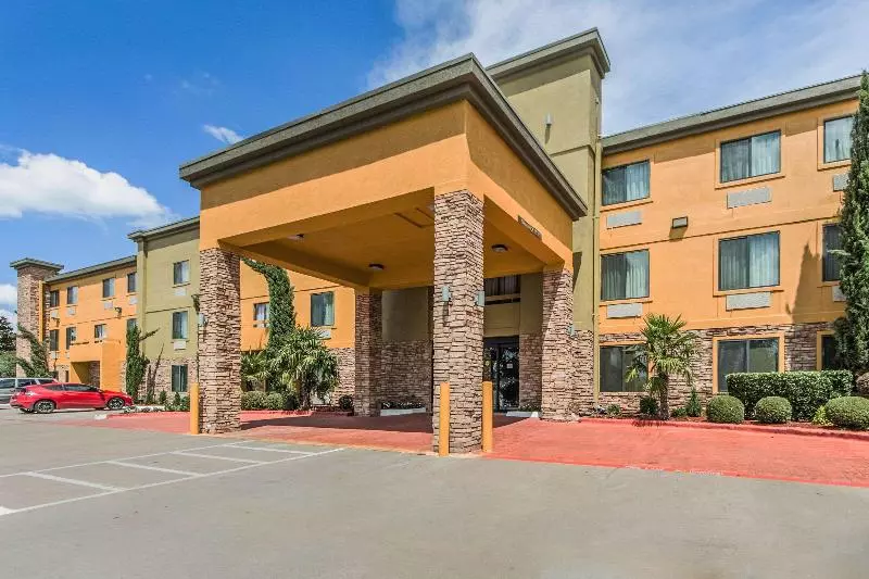 בית מלון כפרי Comfort Inn Dallas Park Central