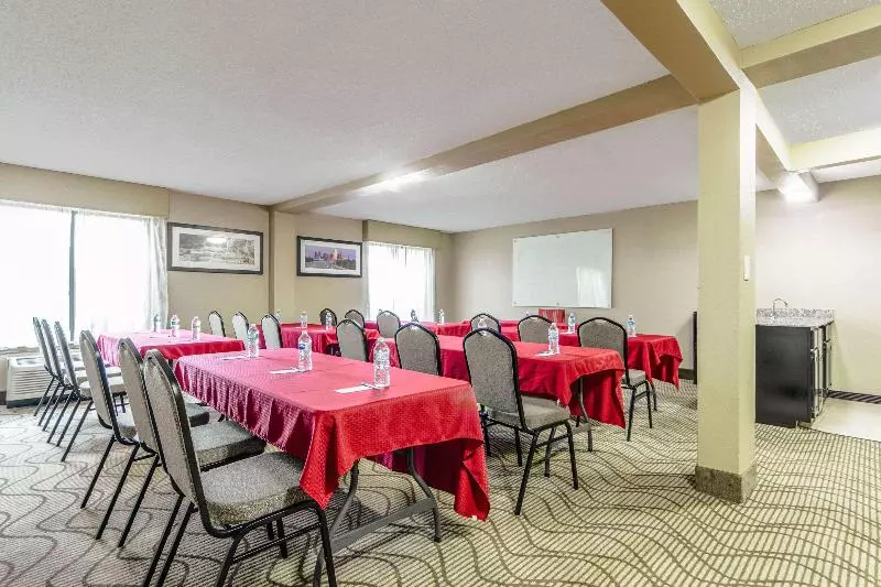 בית מלון כפרי Comfort Inn Dallas Park Central