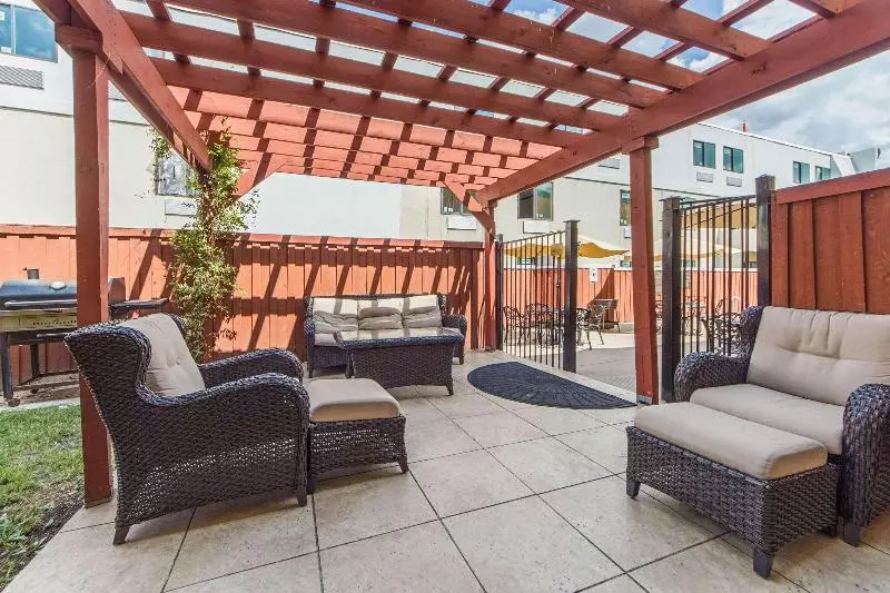 בית מלון כפרי Comfort Inn Dallas Park Central