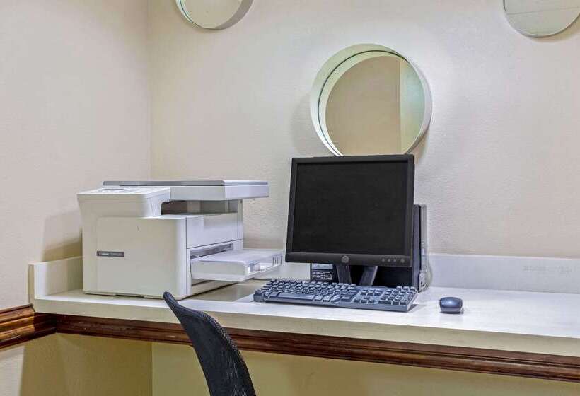 בית מלון כפרי Baymont By Wyndham Moss Point