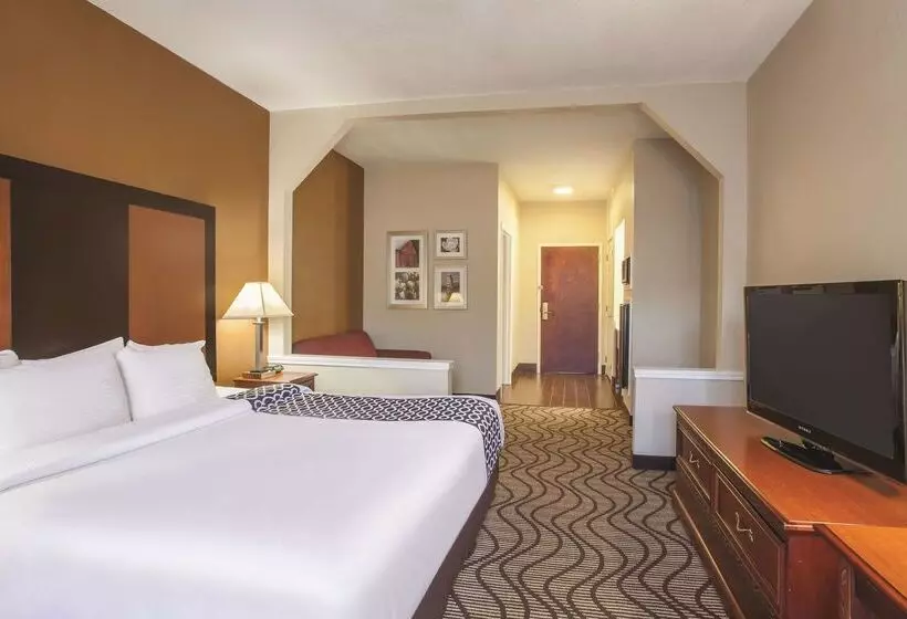 בית מלון כפרי Baymont By Wyndham Moss Point