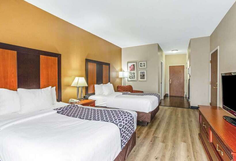 בית מלון כפרי Baymont By Wyndham Moss Point