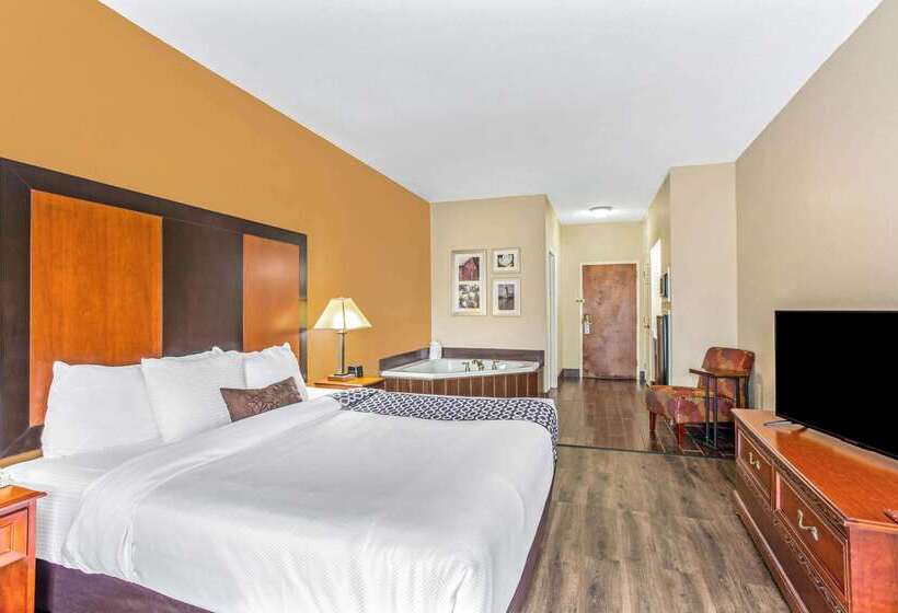 בית מלון כפרי Baymont By Wyndham Moss Point