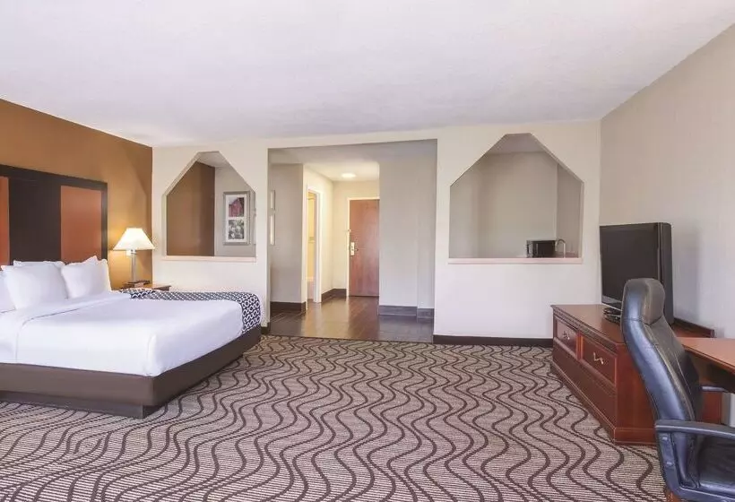 בית מלון כפרי Baymont By Wyndham Moss Point