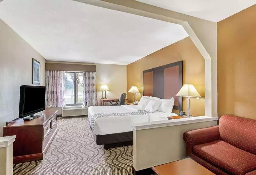 בית מלון כפרי Baymont By Wyndham Moss Point