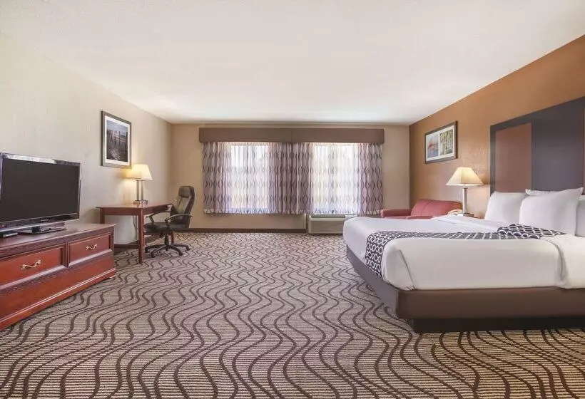 בית מלון כפרי Baymont By Wyndham Moss Point