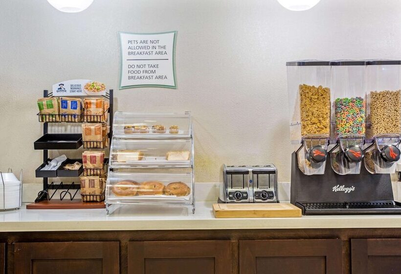 בית מלון כפרי Baymont By Wyndham Moss Point