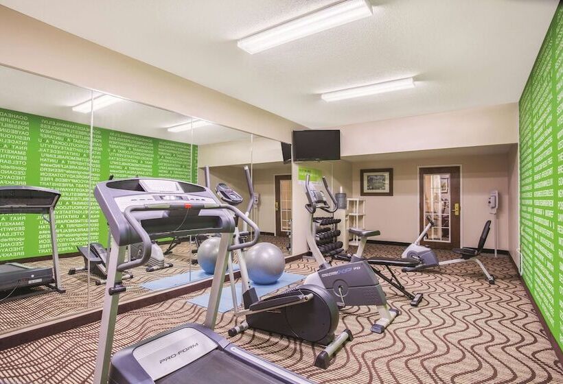 בית מלון כפרי Baymont By Wyndham Moss Point