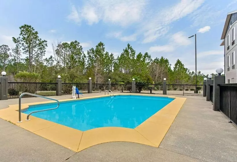 בית מלון כפרי Baymont By Wyndham Moss Point