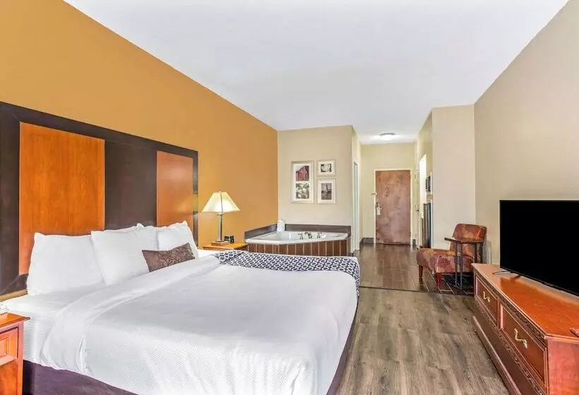 בית מלון כפרי Baymont By Wyndham Moss Point