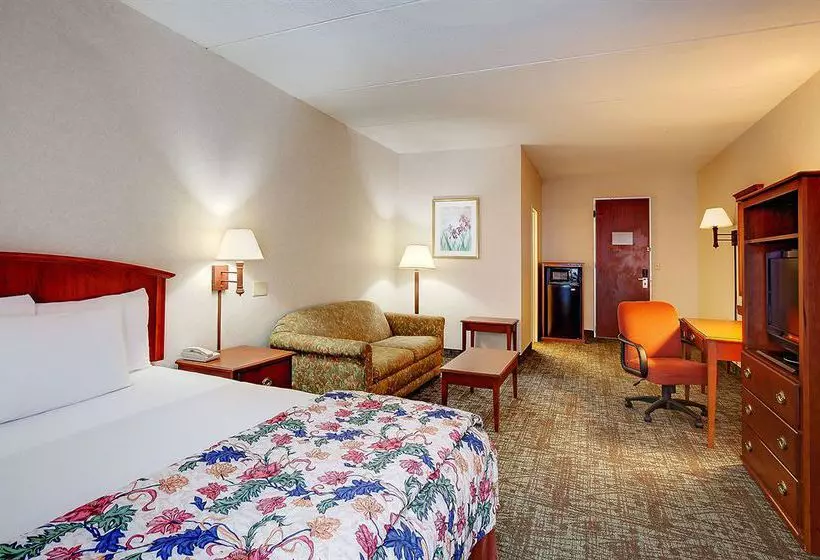 Отель La Quinta Inn Paramus