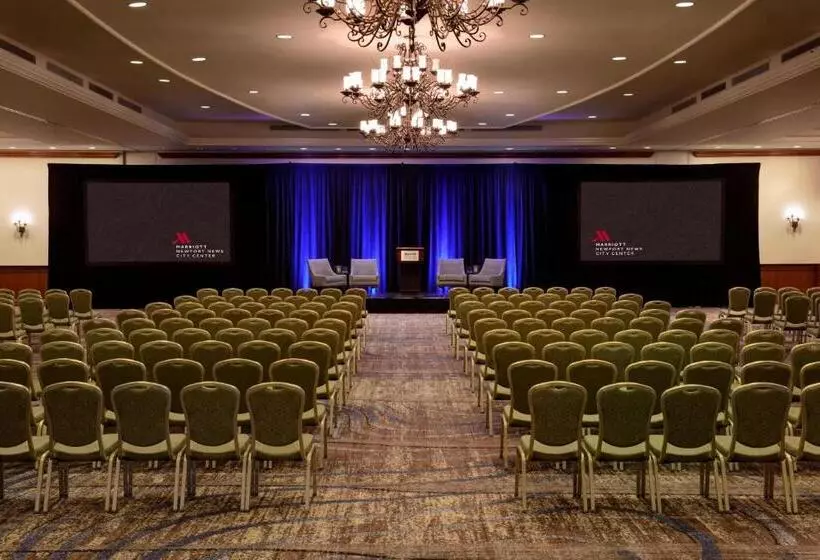 هتل Newport News Marriott At City Center