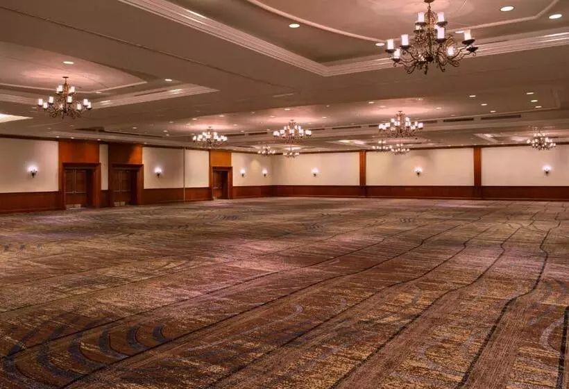 هتل Newport News Marriott At City Center