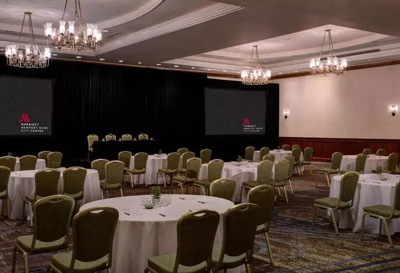 هتل Newport News Marriott At City Center