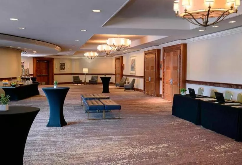 هتل Newport News Marriott At City Center