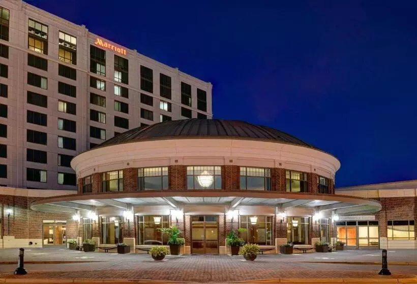 هتل Newport News Marriott At City Center