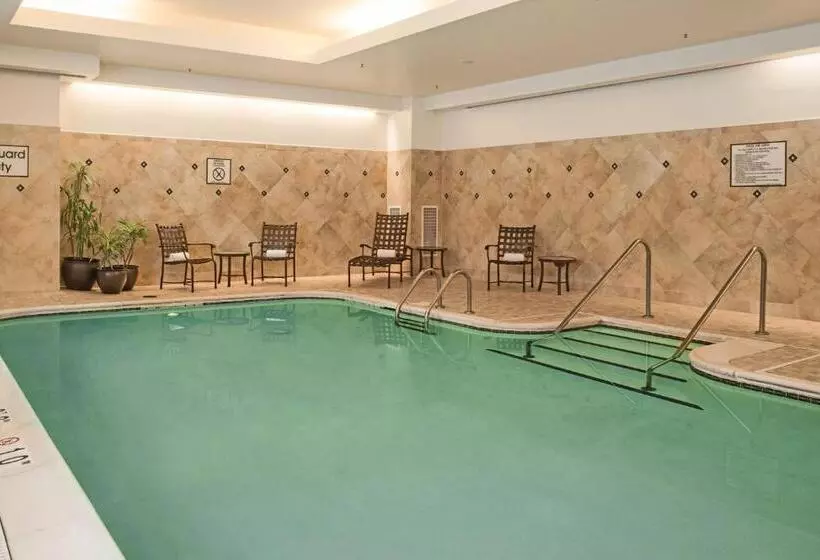 هتل Newport News Marriott At City Center