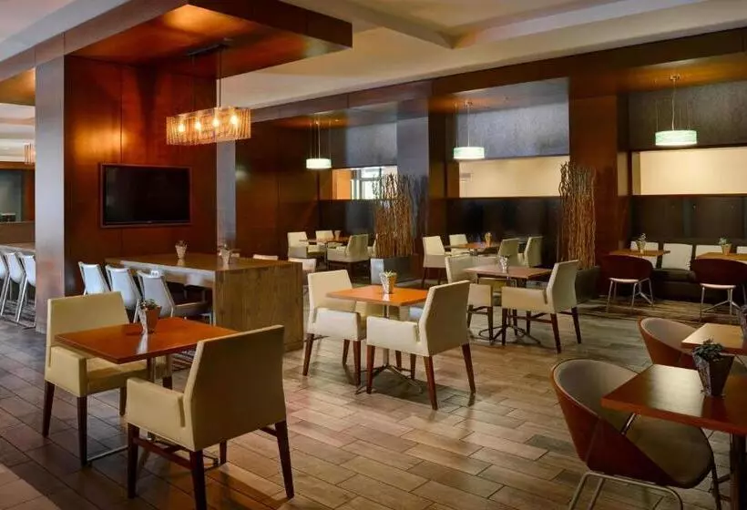 هتل Newport News Marriott At City Center