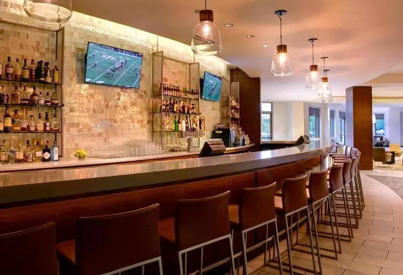 هتل Newport News Marriott At City Center