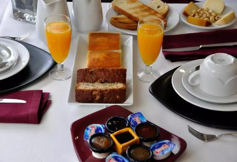 Отель Puerta Del Oriente