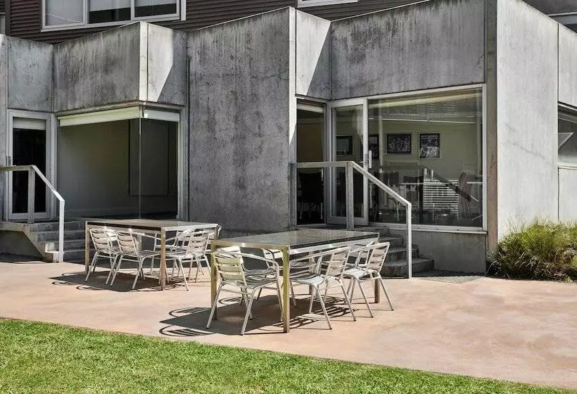 Отель Punthill Essendon