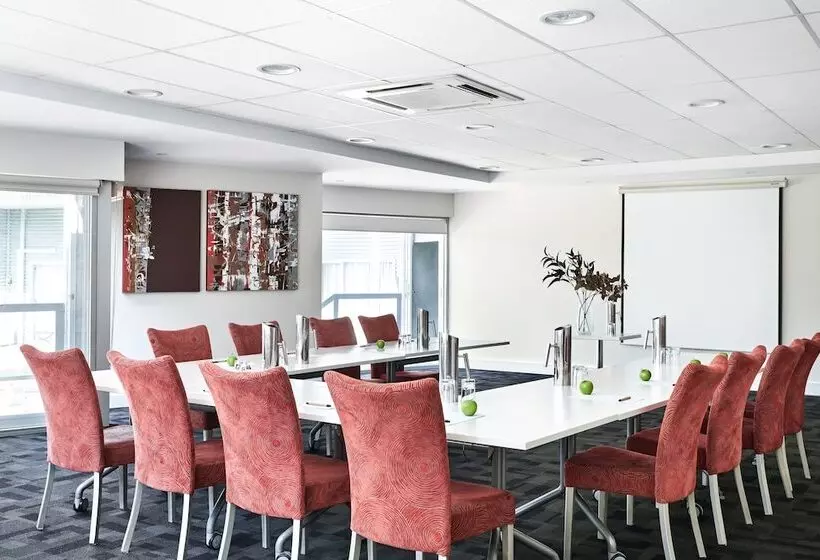 Отель Punthill Essendon