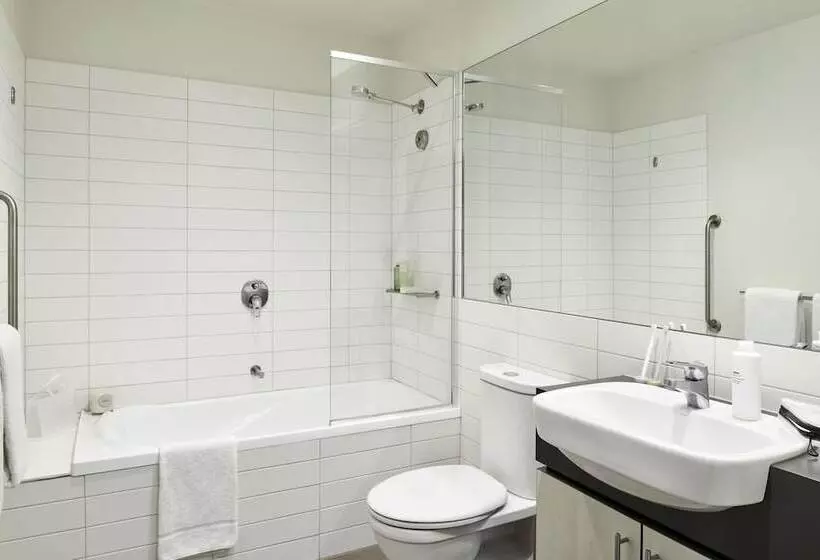 Отель Punthill Essendon