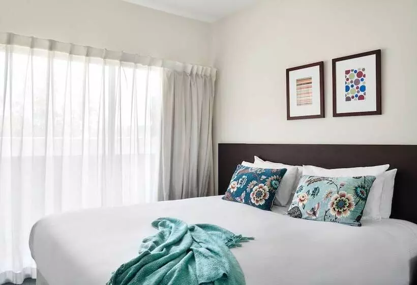 Отель Punthill Essendon