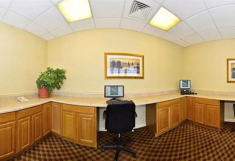 בית מלון כפרי Quality Inn Spokane, Downtown 4th Avenue