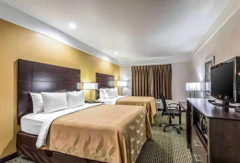 هتل Quality Inn & Suites Seaworld North