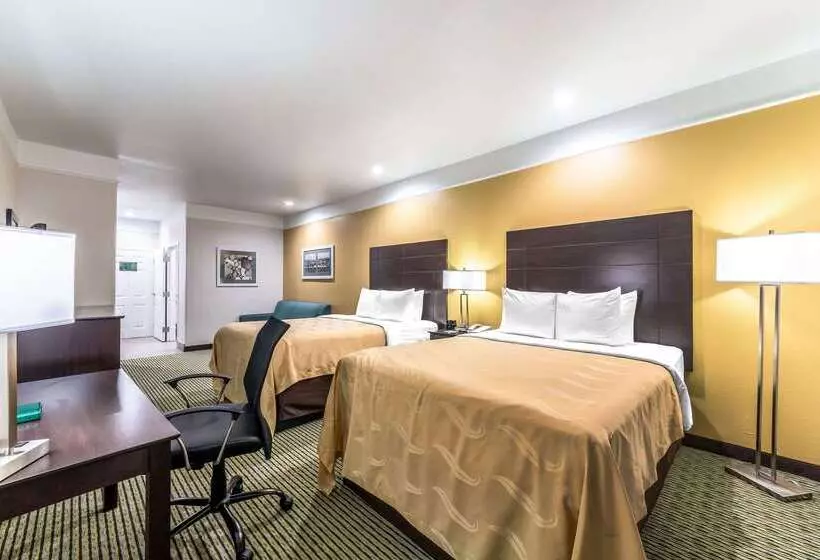 هتل Quality Inn & Suites Seaworld North