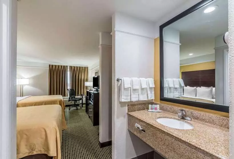 هتل Quality Inn & Suites Seaworld North