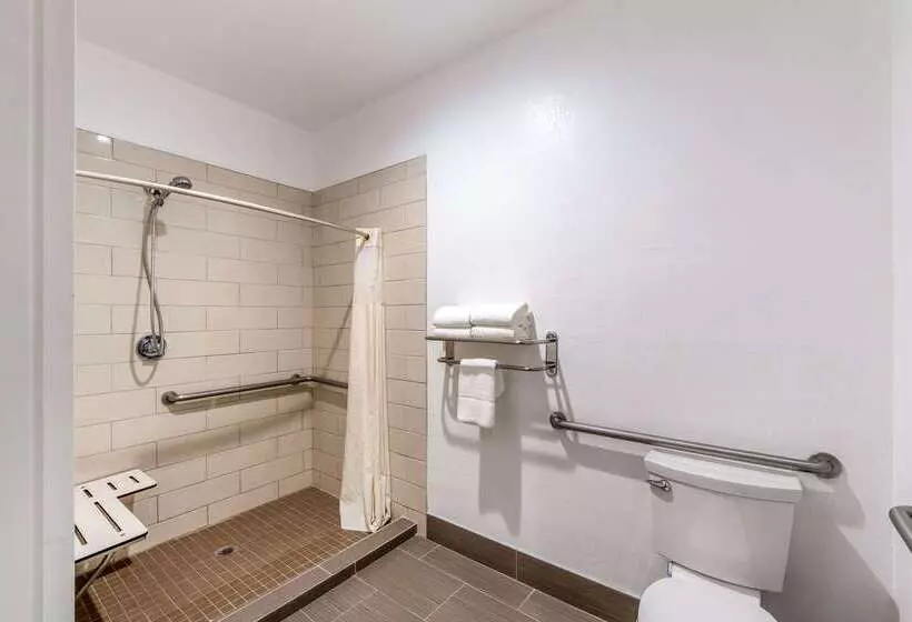 هتل Quality Inn & Suites Seaworld North