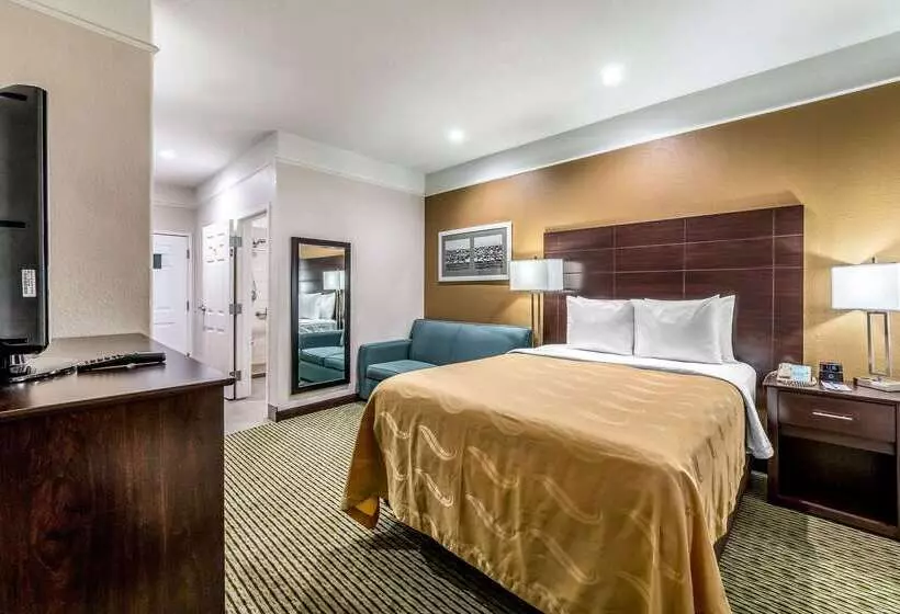 هتل Quality Inn & Suites Seaworld North