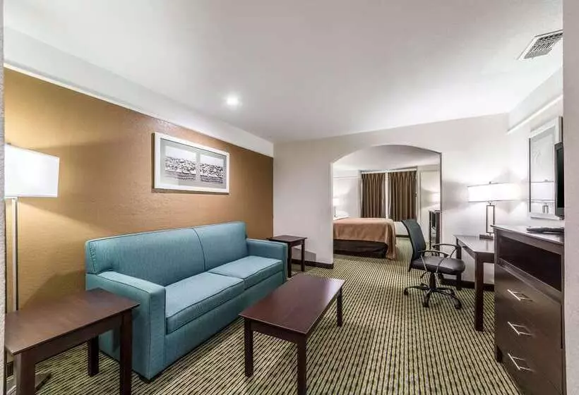 هتل Quality Inn & Suites Seaworld North