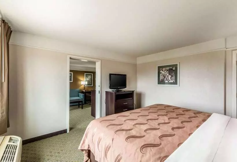 هتل Quality Inn & Suites Seaworld North