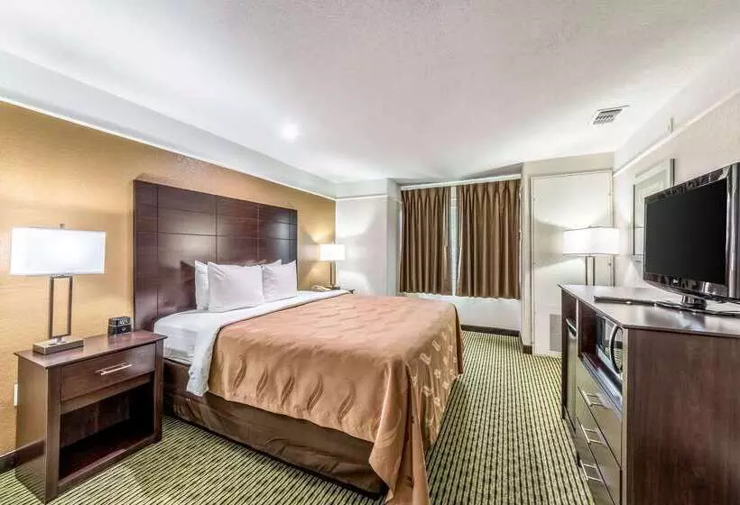 هتل Quality Inn & Suites Seaworld North