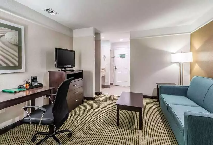 هتل Quality Inn & Suites Seaworld North