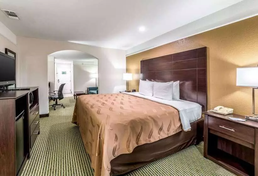 هتل Quality Inn & Suites Seaworld North